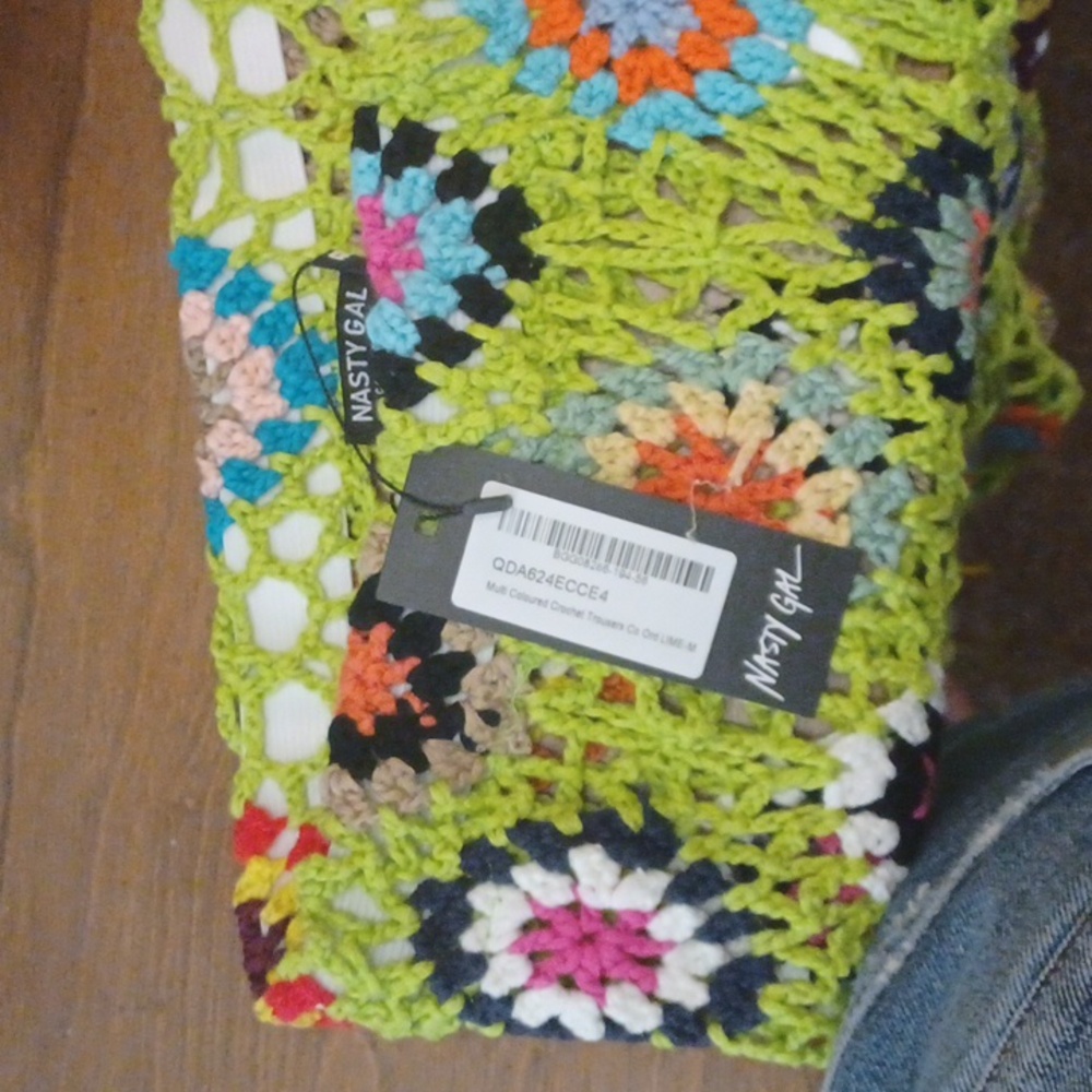 Crochet floral pants - Picture 3 of 3